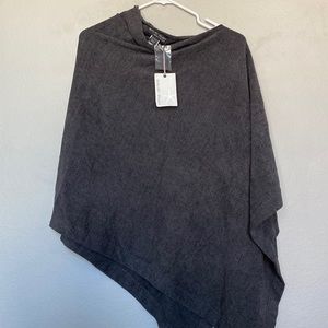 **BRAND NEW** Barefoot Dreams Poncho